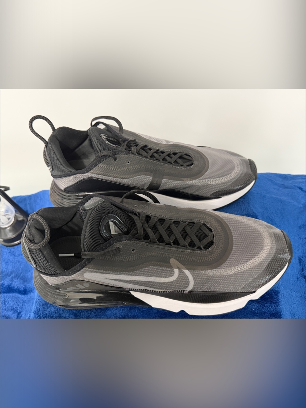 Nike Men's Black & Gray Mesh Athletic Sneakers